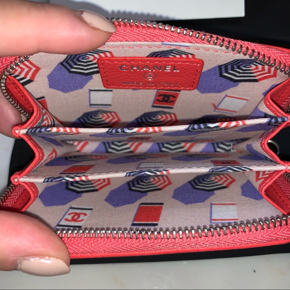 Chanel Zipped Card Holder - Picture 3 of 5